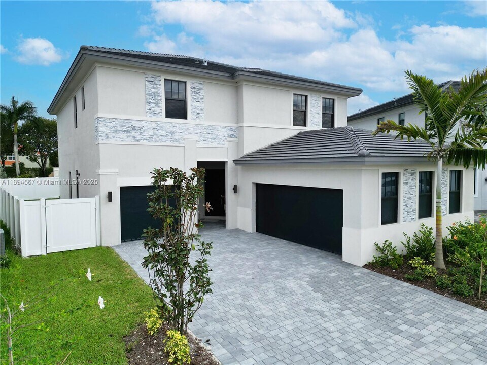 4577 SW 173rd Ave in Miramar, FL - Building Photo