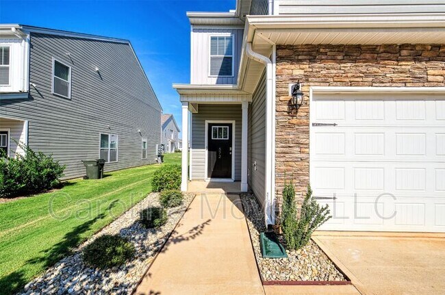 572 Yellow Fox Rd in Greer, SC - Building Photo - Building Photo