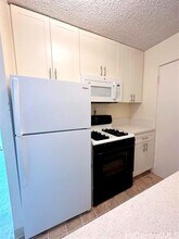 2875 S King St in Honolulu, HI - Building Photo - Building Photo