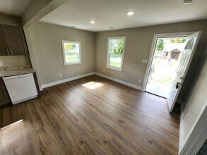 1912 N Rock Island Ave in Springfield, MO - Building Photo - Building Photo