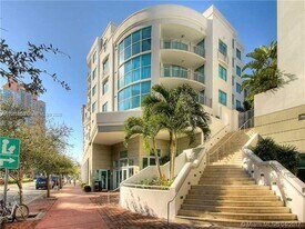 110 Washington Ave in Miami Beach, FL - Building Photo