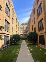 1024 E Hyde Park Blvd in Chicago, IL - Building Photo