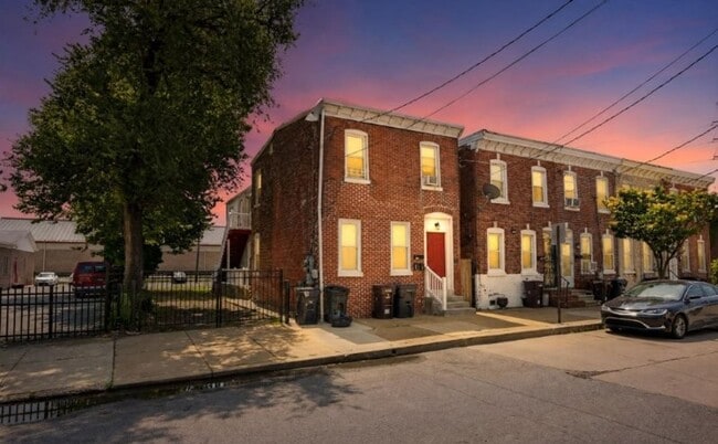 property at 606 S Claymont St