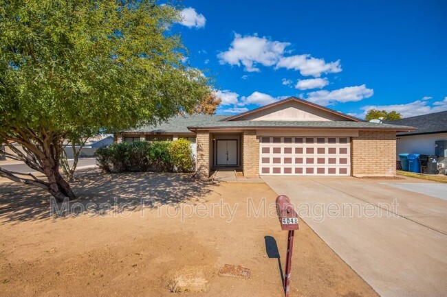 4048 W Mercer Ln in Phoenix, AZ - Foto de edificio - Building Photo