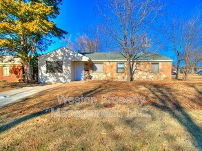 2101 Westchester Dr in The Village, OK - Building Photo - Building Photo