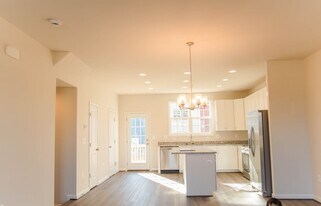 113 Oakshire Ct in Waynesboro, VA - Building Photo