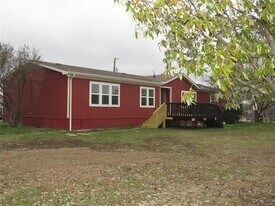 2151 Crockett Rd in Sanger, TX - Building Photo