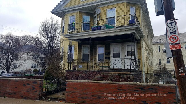 562 Main St, Unit 2 in Medford, MA - Building Photo - Building Photo