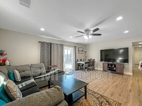 6724 Sequoia Dr in Buena Park, CA - Foto de edificio - Building Photo