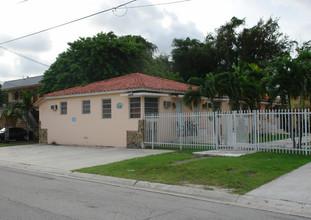 610-618 NE 64th Ter in Miami, FL - Foto de edificio - Building Photo