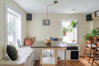 304 11th St NW in Charlottesville, VA - Foto de edificio - Building Photo