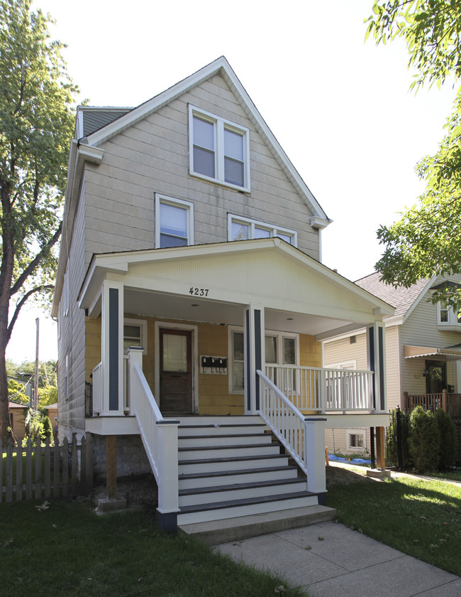 4237 N Springfield Ave in Chicago, IL - Building Photo - Building Photo