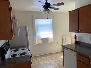 933 Highland Ave, Unit 2nd floor unit in Greensburg, PA - Building Photo - Building Photo