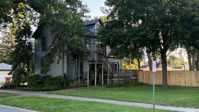 18321 Morris Ave, Unit 100 in Homewood, IL - Foto de edificio - Building Photo