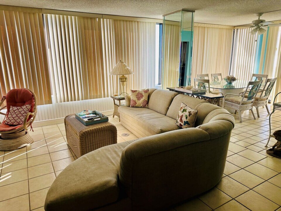 7205 Thomas Dr in Panama City Beach, FL - Foto de edificio