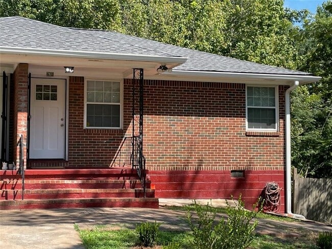 property at 672 Clifton Rd SE