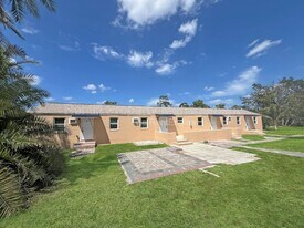 101 3rd St in Ft. Myers, FL - Building Photo