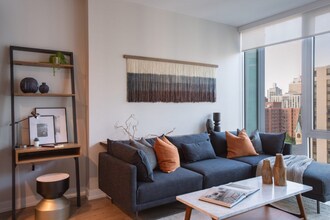 102 W Hill St in Chicago, IL - Building Photo - Building Photo