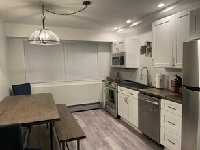 1038 S Knollwood Dr, Unit 1038 Lower in Saukville, WI - Building Photo - Building Photo