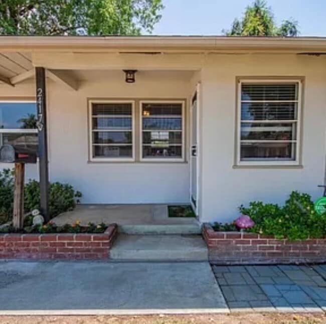 2417 W College Ct in Visalia, CA - Building Photo - Building Photo