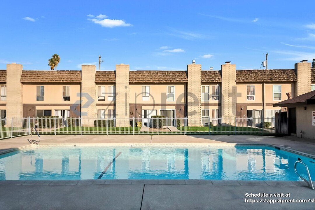 5301 Demaret Ave in Bakersfield, CA - Building Photo