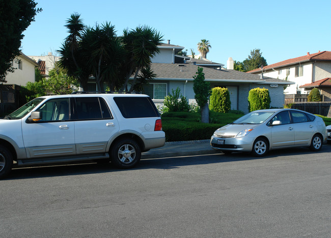 1030 Valerian Way in Sunnyvale, CA - Building Photo - Building Photo