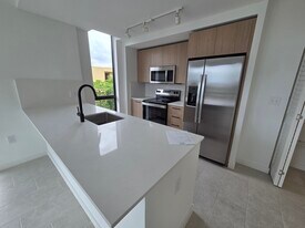 3076 NW 18th Ter, Unit C1 in Miami, FL - Building Photo