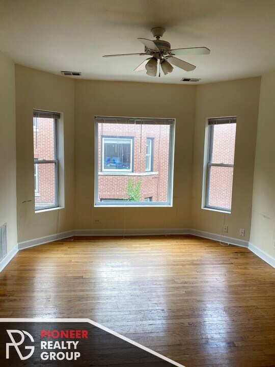 859 W Cornelia Ave in Chicago, IL - Building Photo