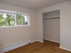 15011 SE 45th St in Bellevue, WA - Building Photo - Building Photo