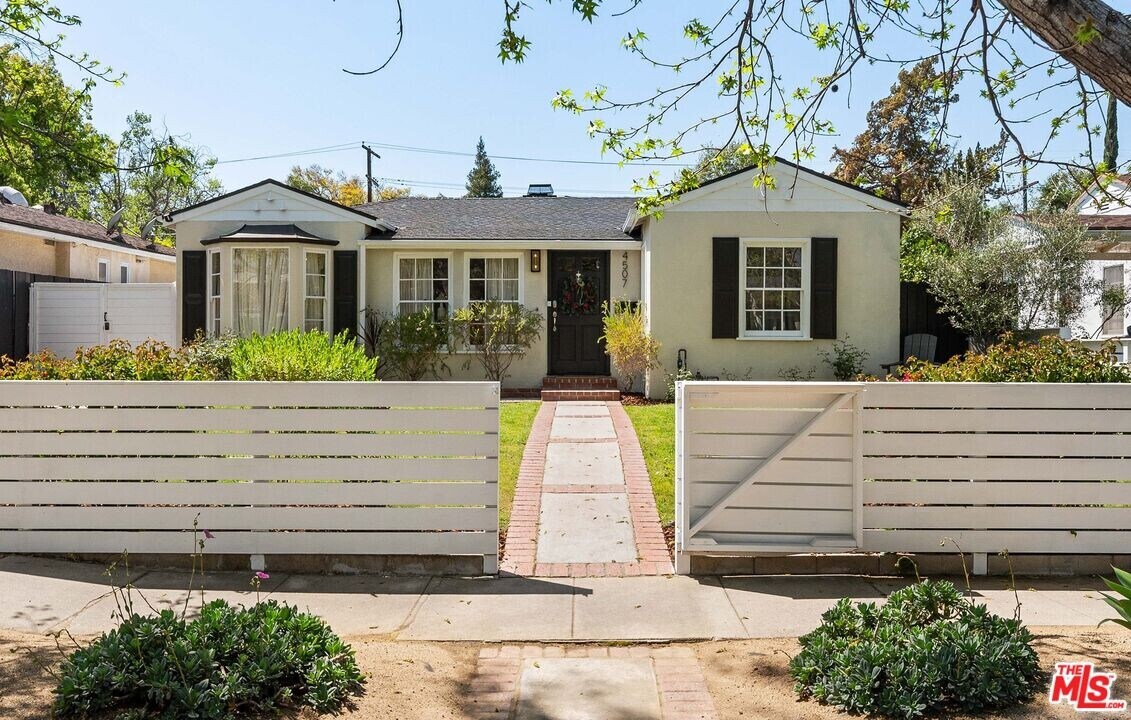 4507 Van Noord Ave in Los Angeles, CA - Building Photo