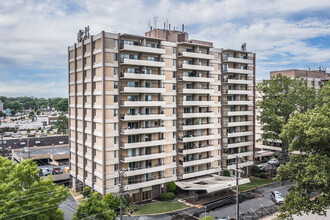 The Embassy Apartments in Memphis, TN - Foto de edificio - Primary Photo