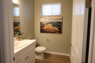 6008 E Sussex Way in Fresno, CA - Building Photo - Building Photo