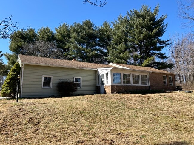 137 Davis Rd in Coatesville, PA - Building Photo - Building Photo