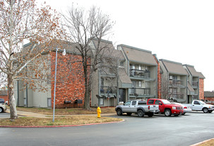 Brookwood on 86th Apartments