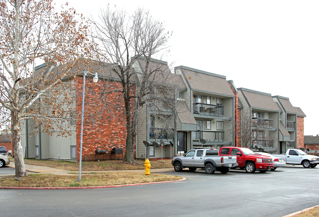 Brookwood on 86th in Owasso, OK - Building Photo