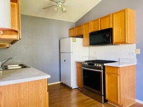 1248 N Red Oak Cir in Round Lake Beach, IL - Building Photo - Building Photo