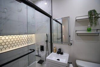 3725 W 60th St in Chicago, IL - Building Photo - Building Photo