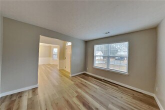 1719 Silverchase Dr SW in Marietta, GA - Building Photo - Building Photo