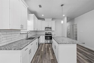 208 D St in Whitesboro, TX - Building Photo - Building Photo