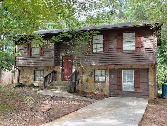 property at 1367 Classic Dr NE