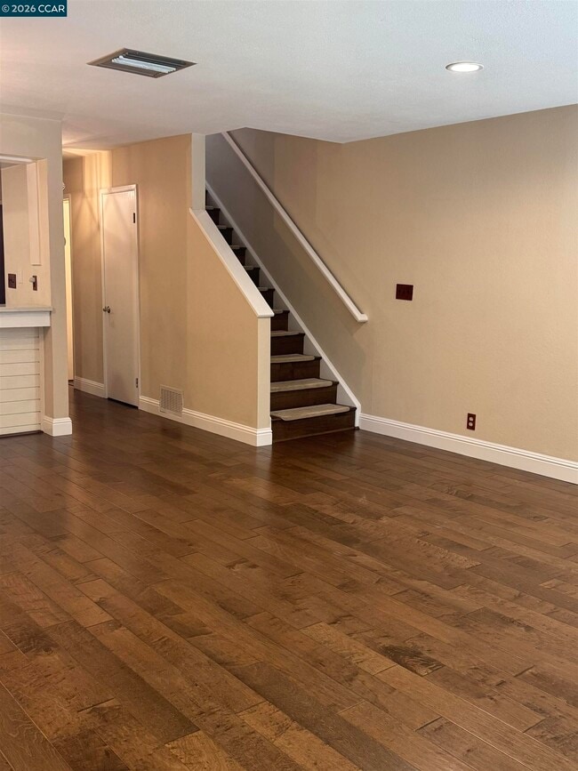 property at 13 Oak Brook Pl