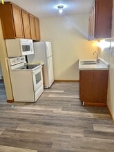 8841 Schneider Ave in Highland, IN - Foto de edificio - Building Photo