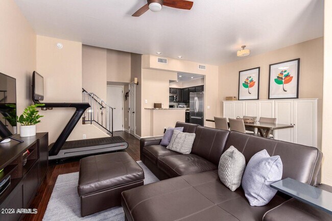 property at 5015 E Cheyenne Dr