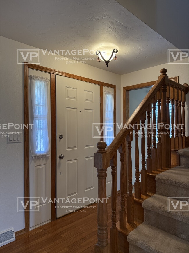 2125 Elvira Way in Green Bay, WI - Building Photo - Building Photo