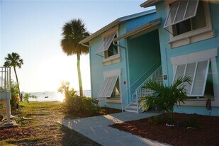 3697 42nd Way S in St. Petersburg, FL - Building Photo