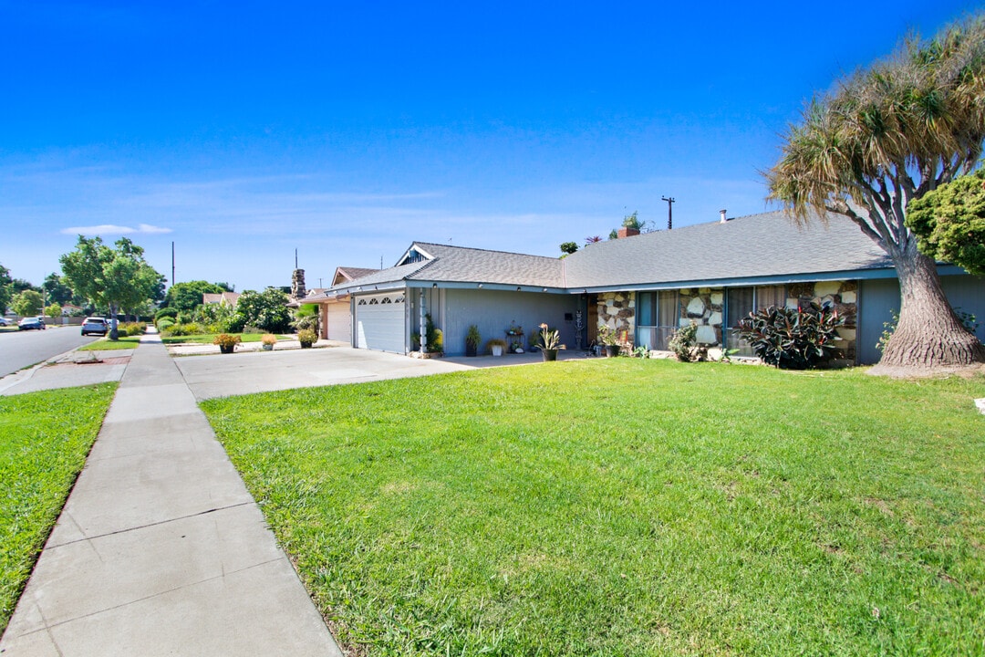 1545 E 21st St in Santa Ana, CA - Building Photo