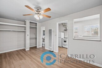 2110 Bacon St in San Diego, CA - Building Photo - Building Photo