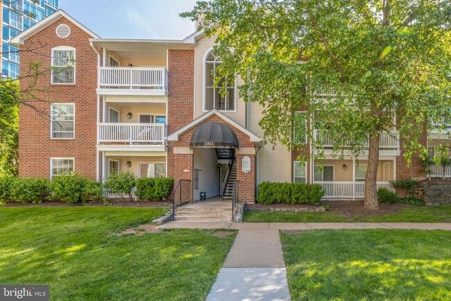 1521 Lincoln Way in McLean, VA - Building Photo - Building Photo