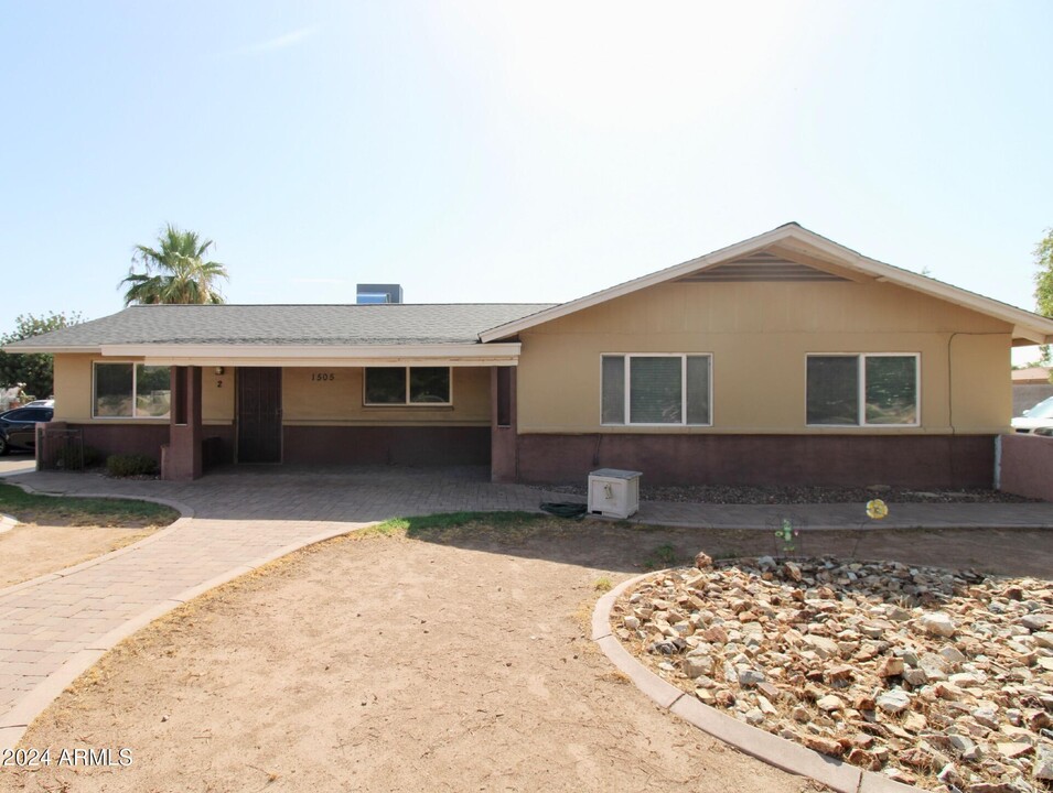 1505 N Alma School Rd in Chandler, AZ - Building Photo