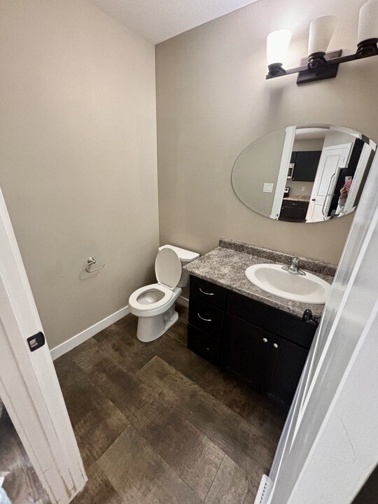 651 Wascana St in Regina, SK - Building Photo - Building Photo